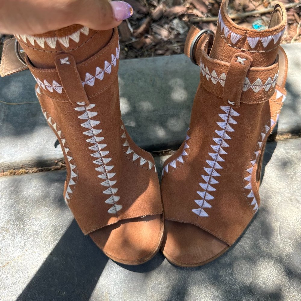 100% Leather Bernardo shoes